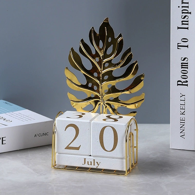 Wood & Metal Perpetual Desk Calendar, Modern European Style Decorative Calendar for Home & Office